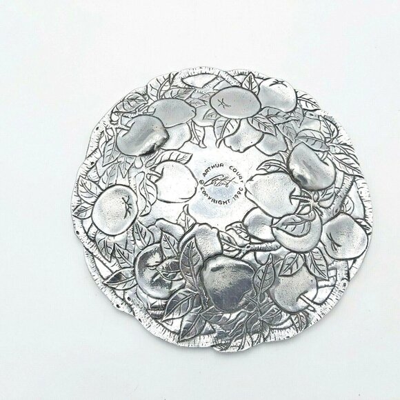 Arthur Court 1990 Aluminum Serveware Plate Apples Branches Leaves 8 inch Signed - Picture 3 of 5